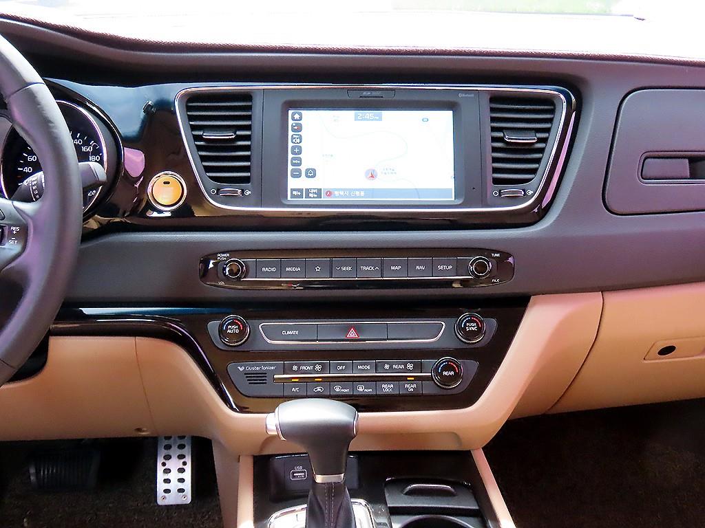 KIA Carnival - Vista 11