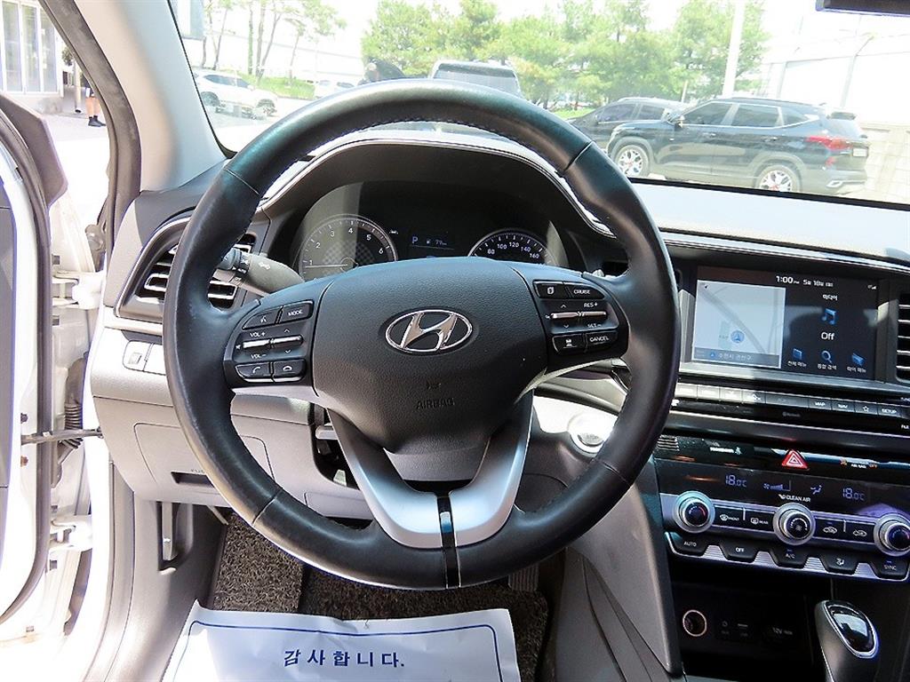 HYUNDAI Avante - Vista 8