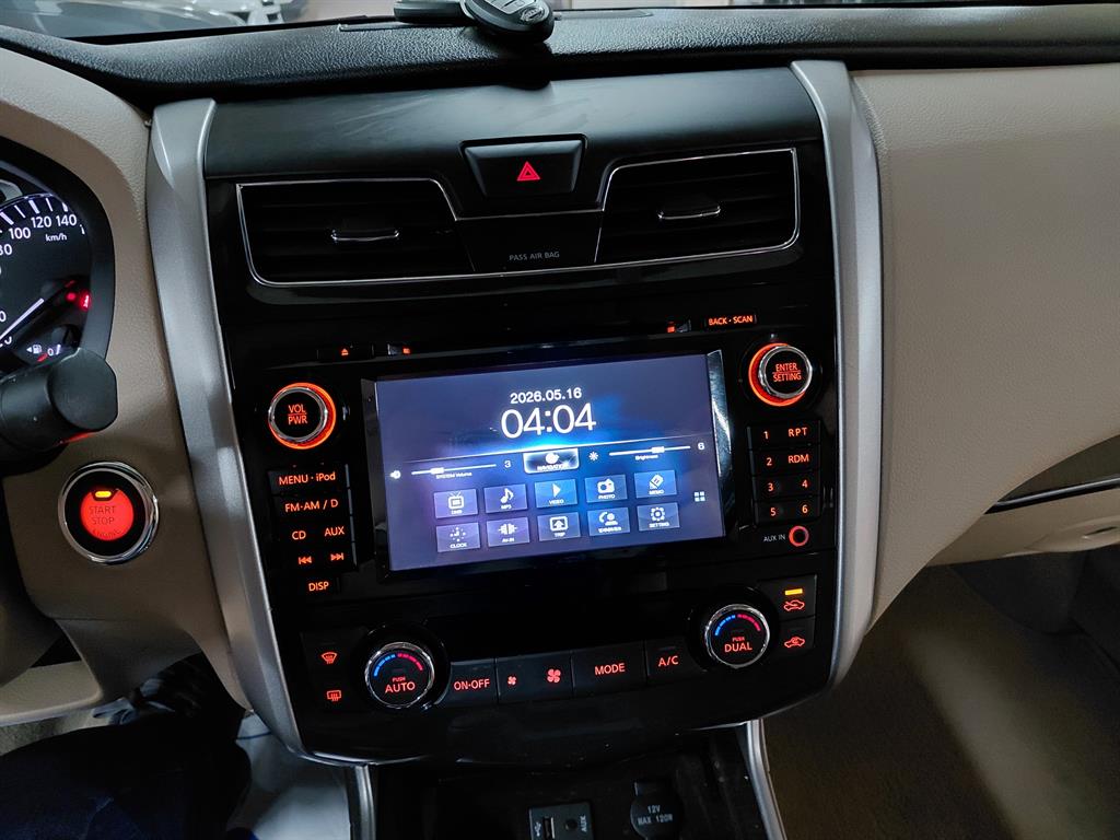 Nissan Altima - Vista 11