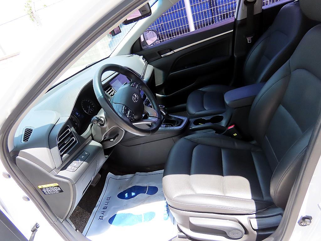 HYUNDAI Avante - Vista 5