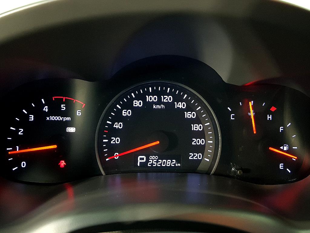 KIA Carnival - Vista 7