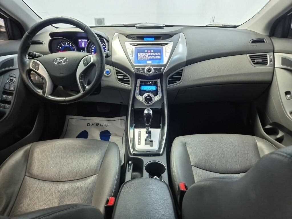 HYUNDAI Avante - Vista 7