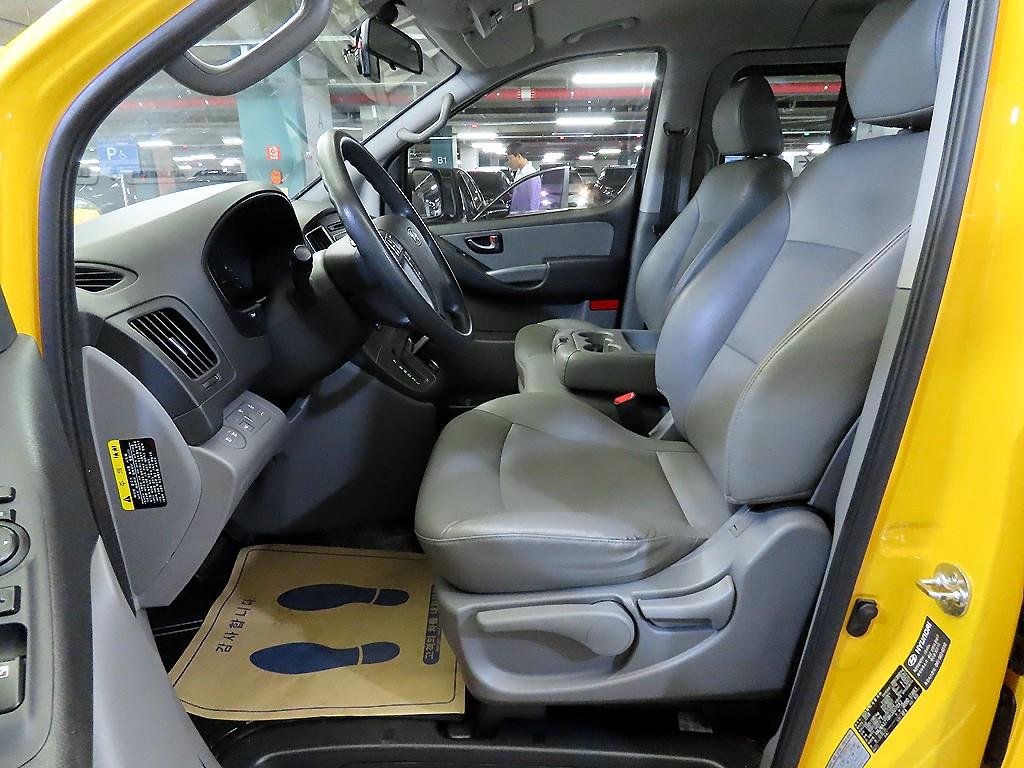 HYUNDAI Starex - Vista 6
