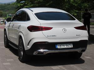 Mercedes Benz GLE Class - Vista 8