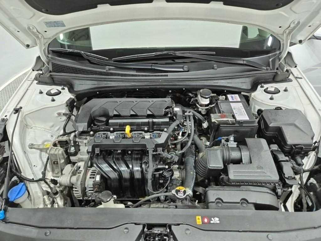 HYUNDAI Avante - Vista 5