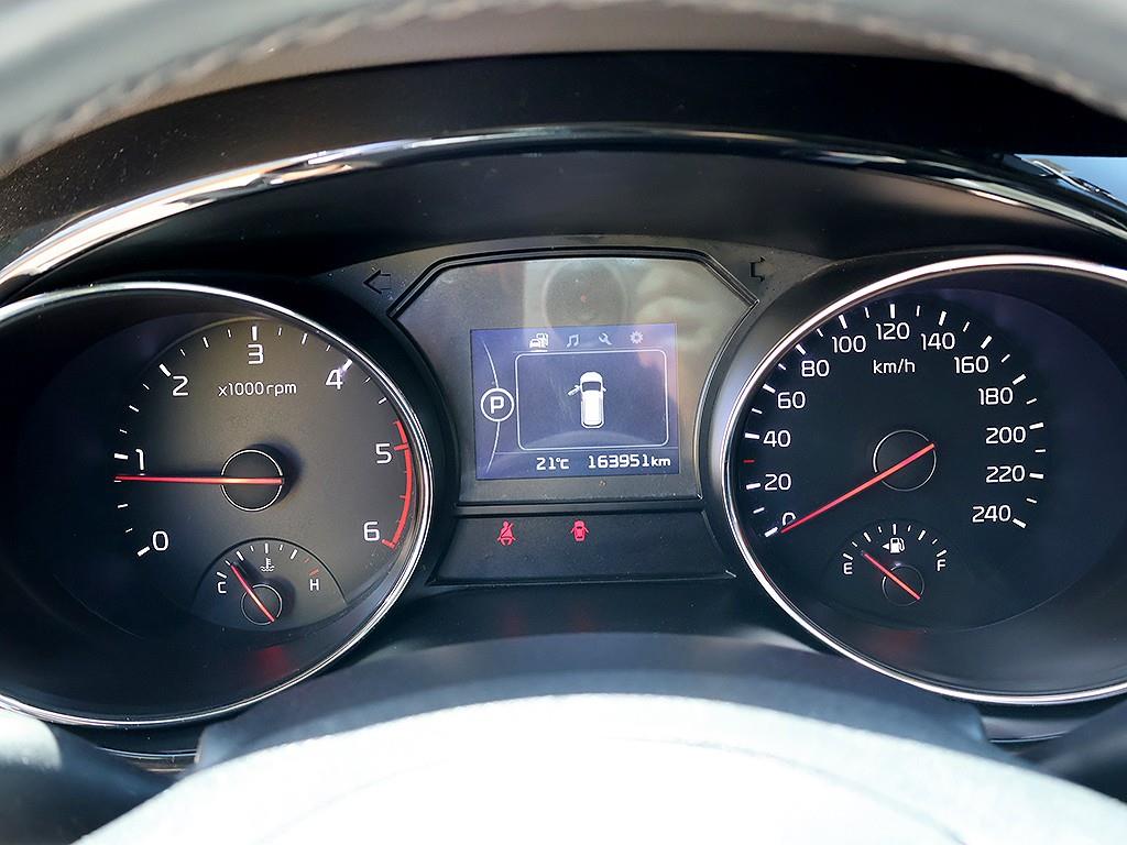 KIA Carnival - Vista 11