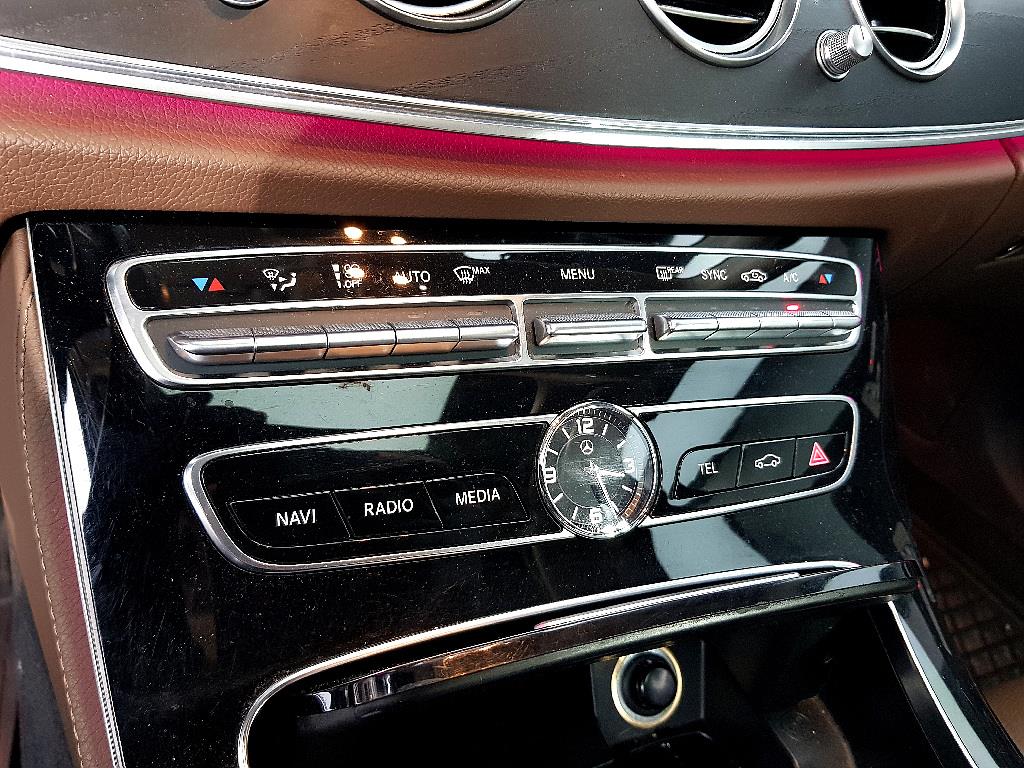 Mercedes Benz E class - Vista 12