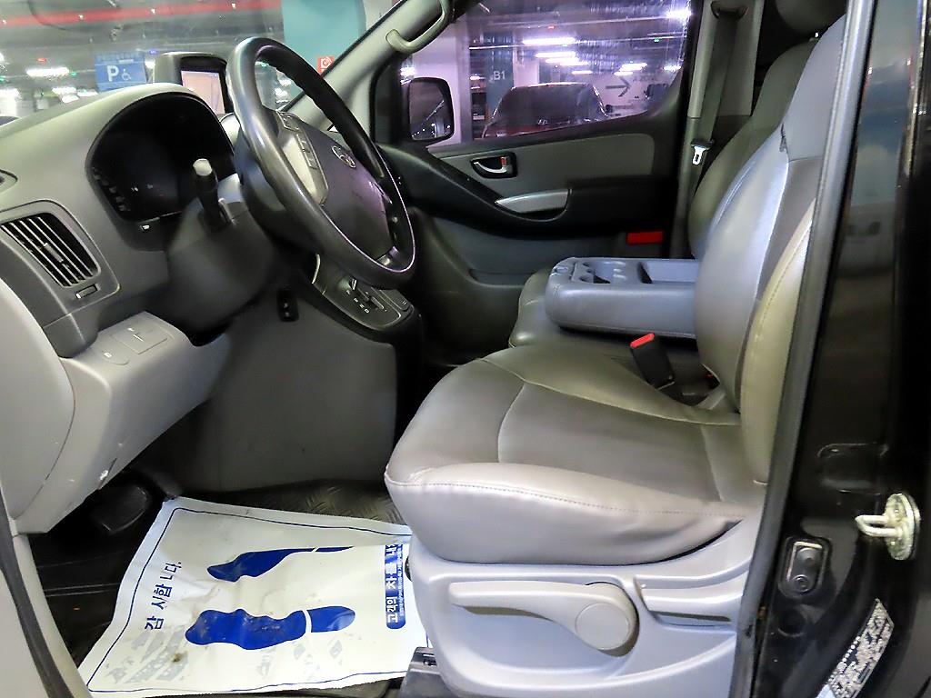 HYUNDAI Starex - Vista 6