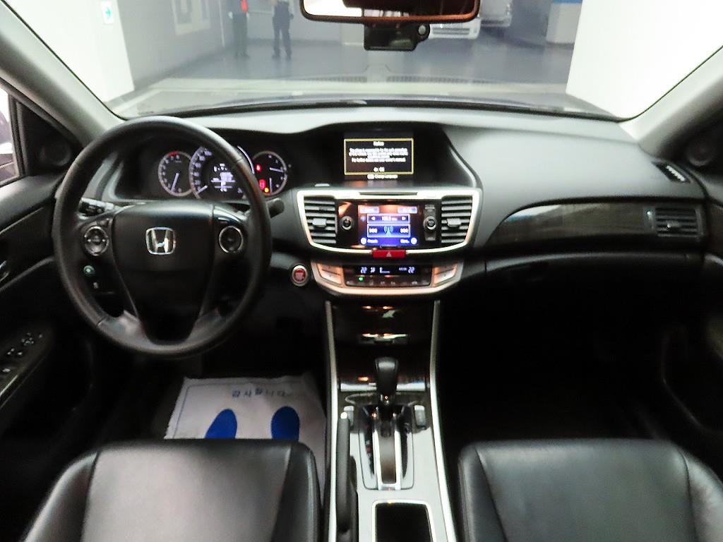 Honda Accord - Vista 8