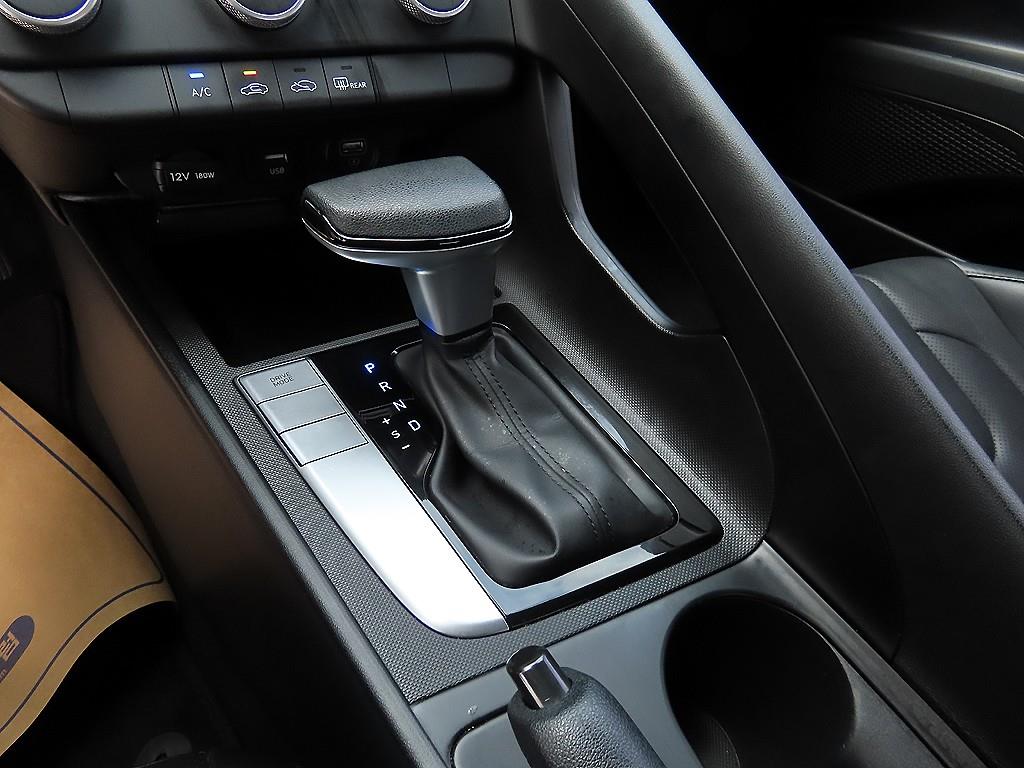 HYUNDAI Avante - Vista 10