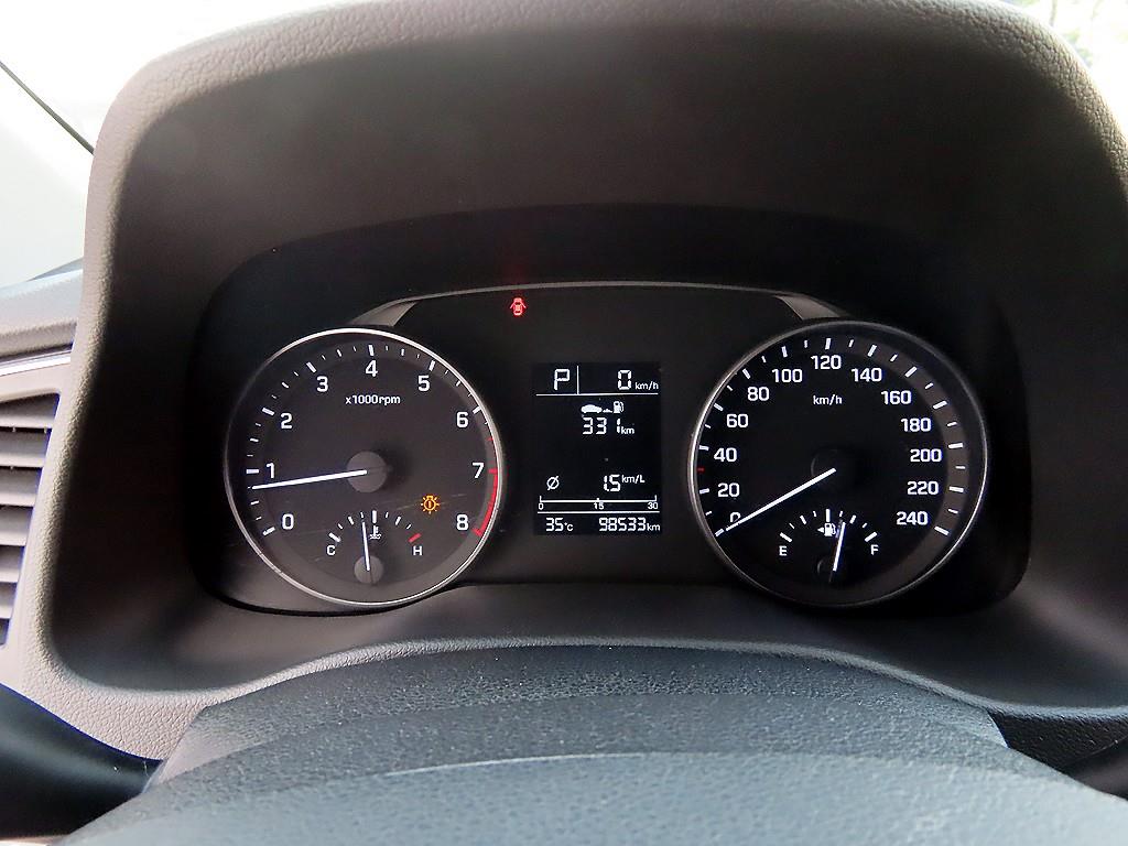 HYUNDAI Avante - Vista 9