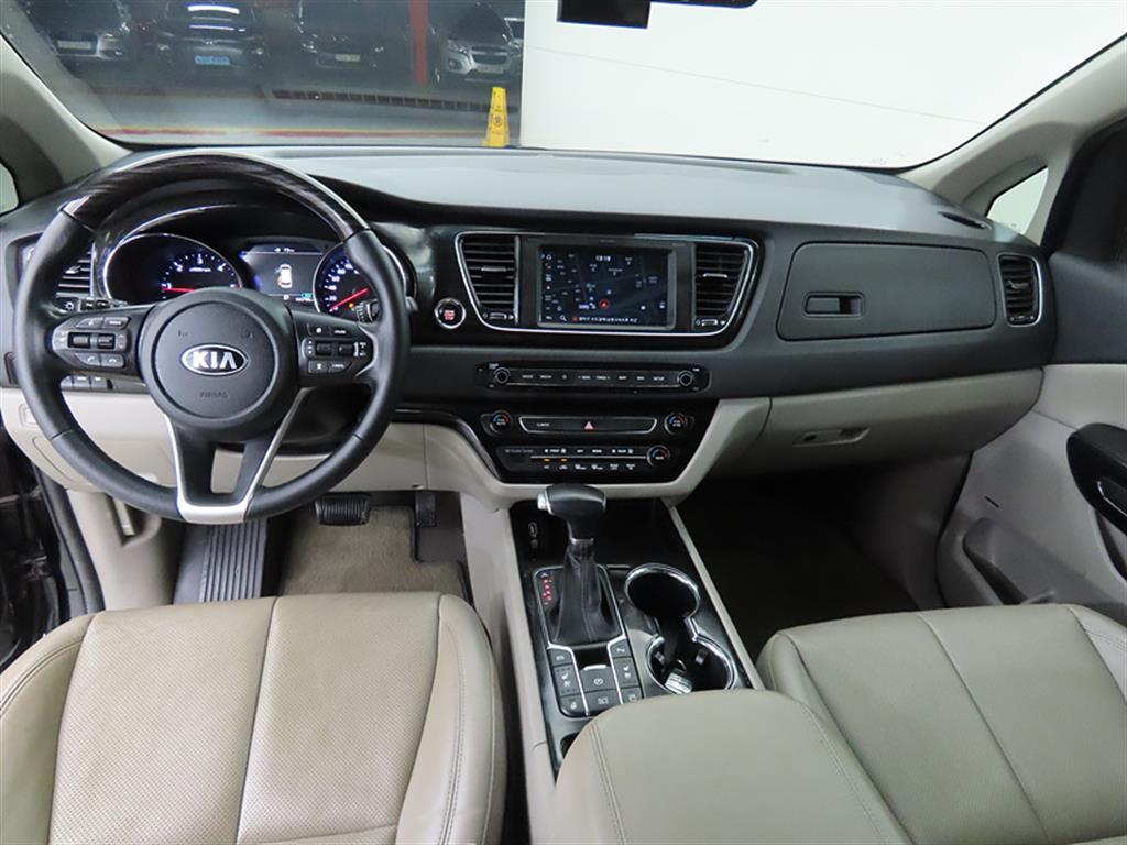 KIA Carnival - Vista 7