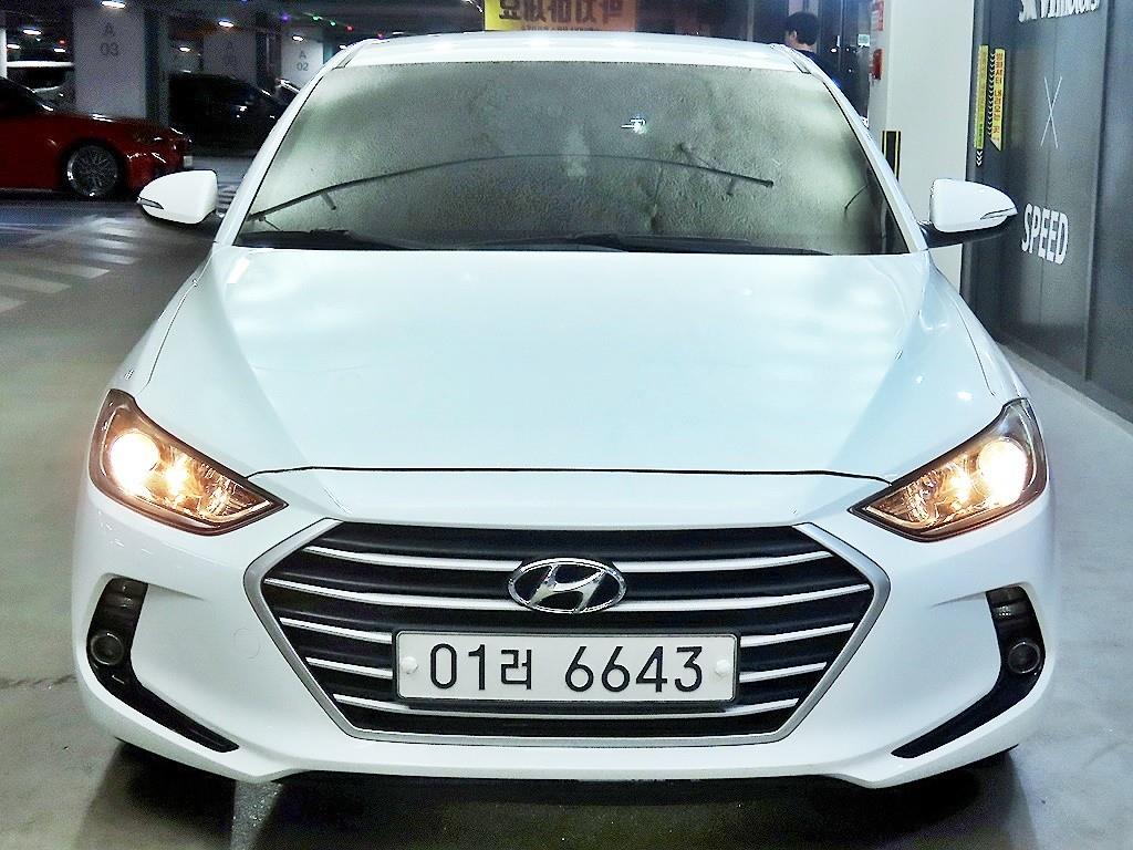 HYUNDAI Avante - Vista 2
