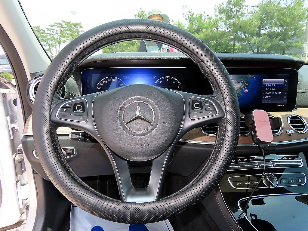 Mercedes Benz E class - Vista 8
