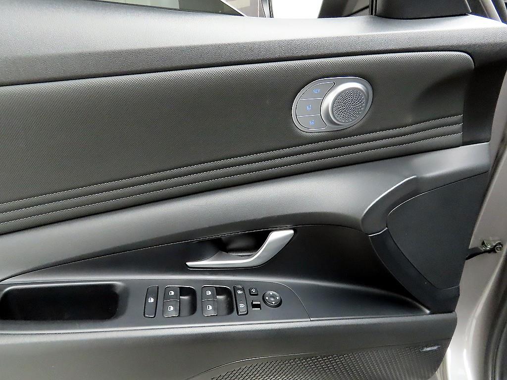 HYUNDAI Avante - Vista 11