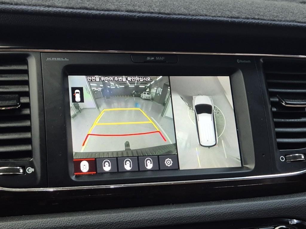 KIA Carnival - Vista 12