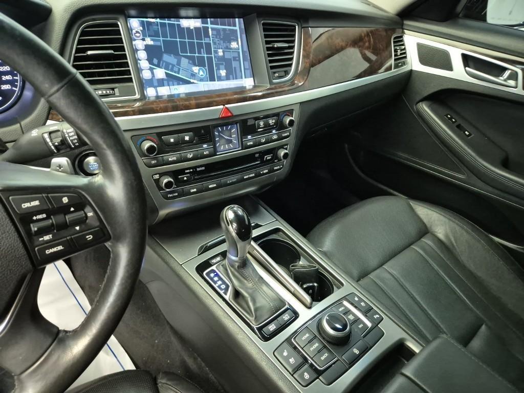 HYUNDAI Genesis - Vista 10