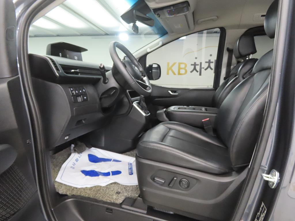 HYUNDAI Staria - Vista 5