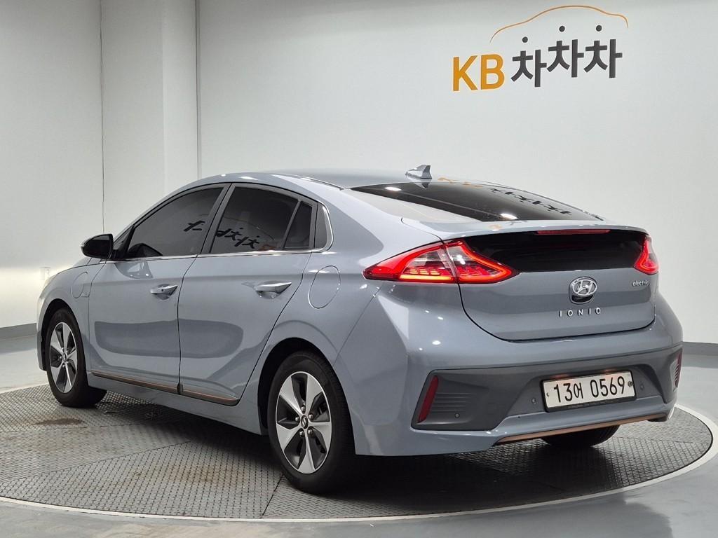 HYUNDAI Ioniq - Vista 3