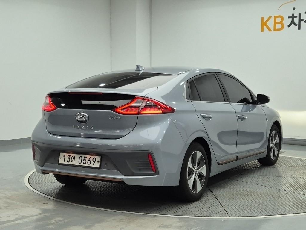 HYUNDAI Ioniq - Vista 4