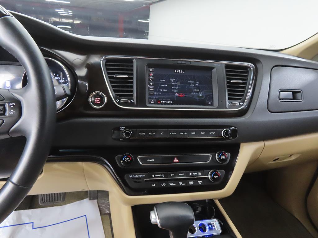 KIA Carnival - Vista 10