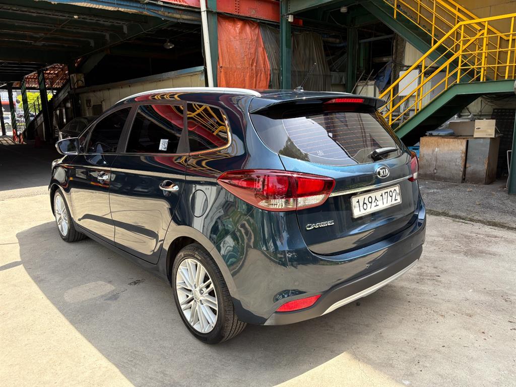 KIA Carens - Vista 2