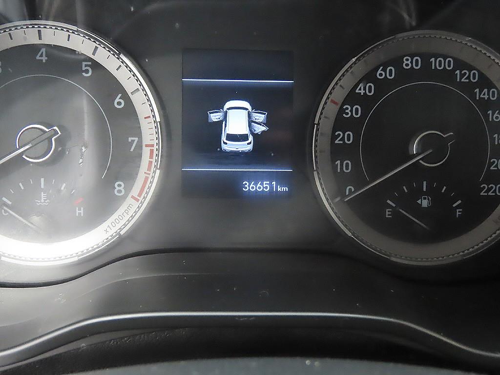 HYUNDAI Venue - Vista 11