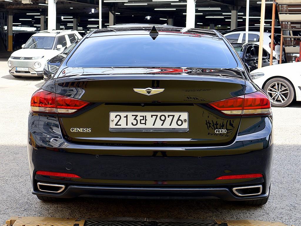 HYUNDAI Genesis - Vista 5