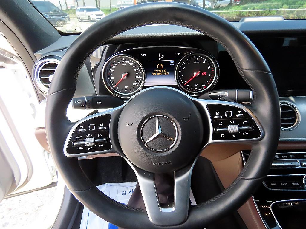 Mercedes Benz E class - Vista 8