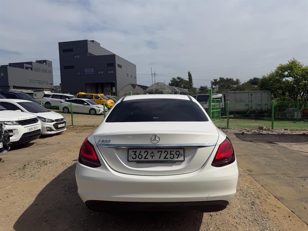Mercedes Benz C Class - Vista 5