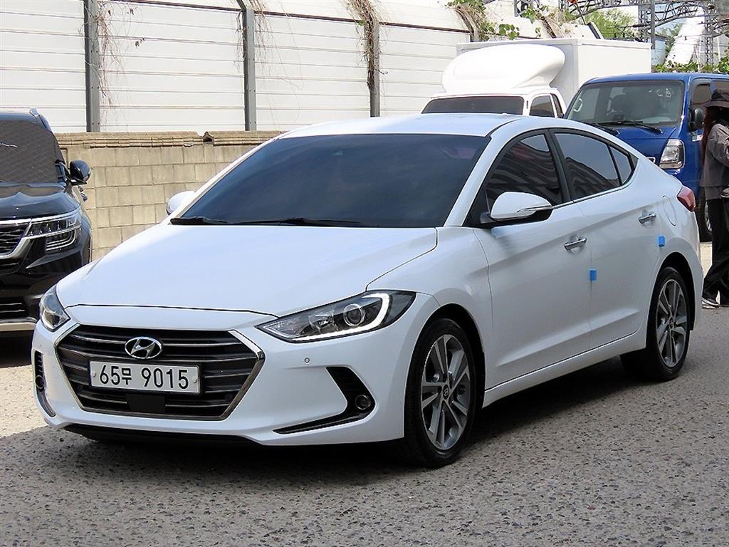 HYUNDAI Avante - Vista 2