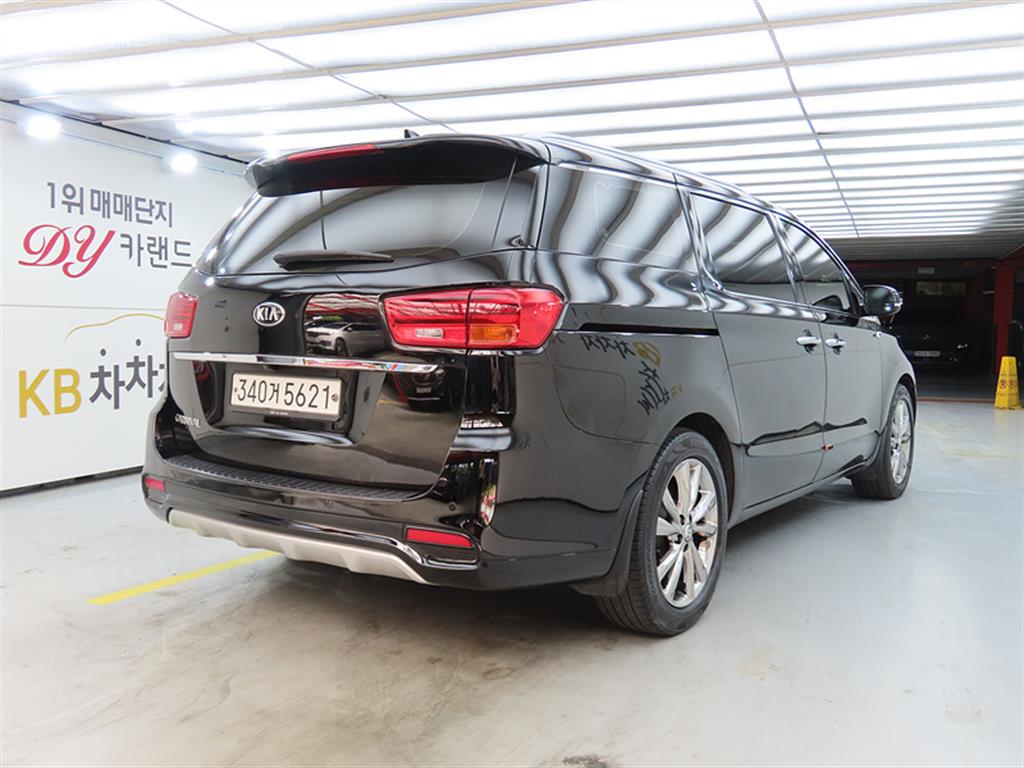 KIA Carnival - Vista 4