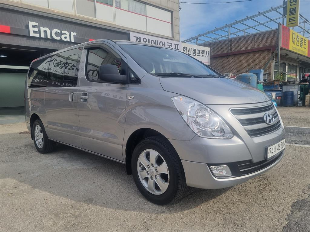 HYUNDAI Starex - Vista 2