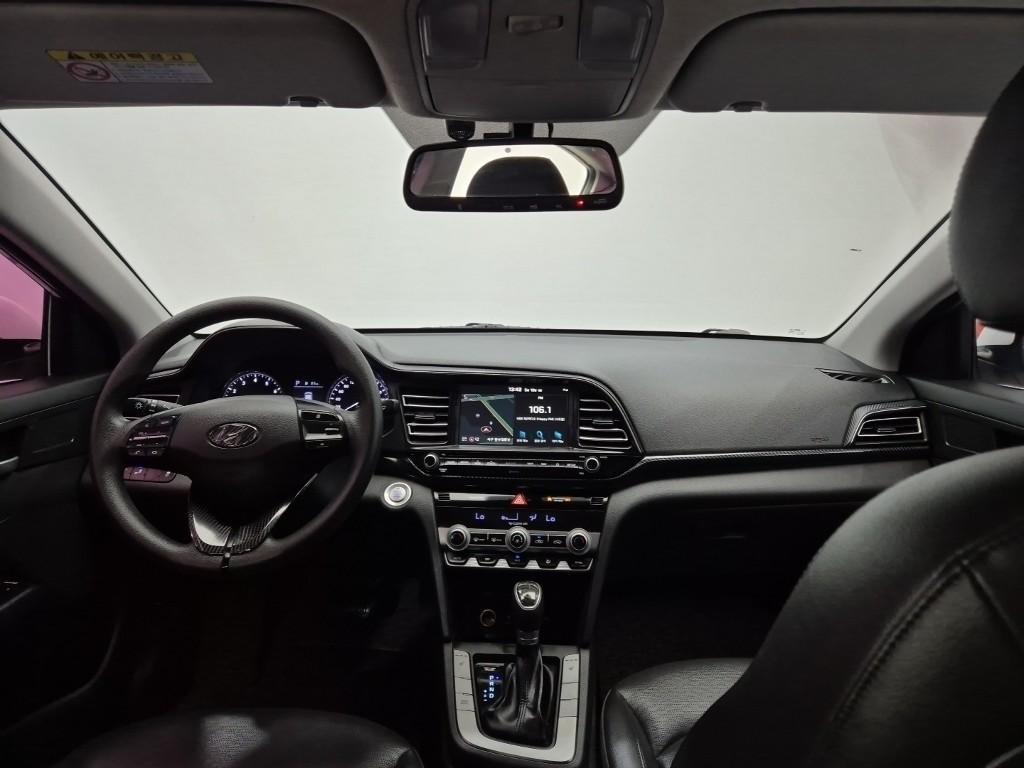 HYUNDAI Avante - Vista 7