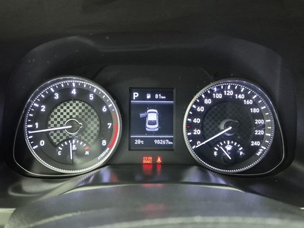 HYUNDAI Avante - Vista 6