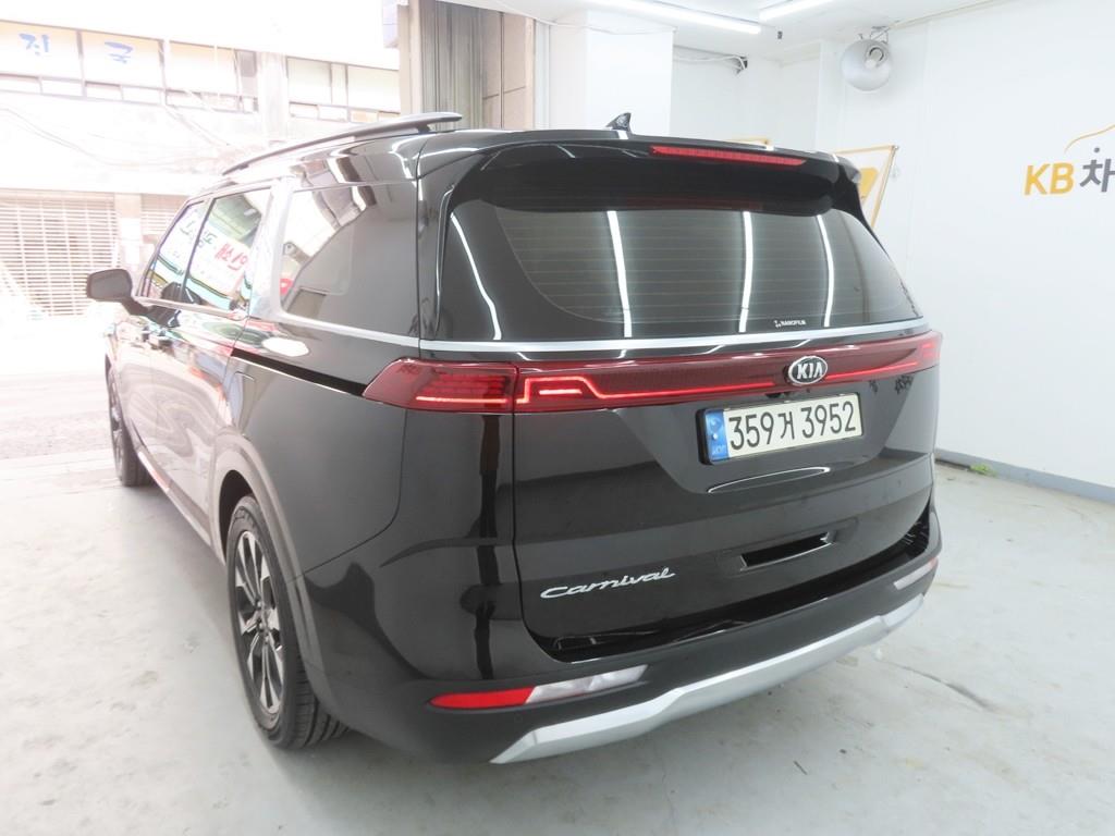 KIA Carnival - Vista 4