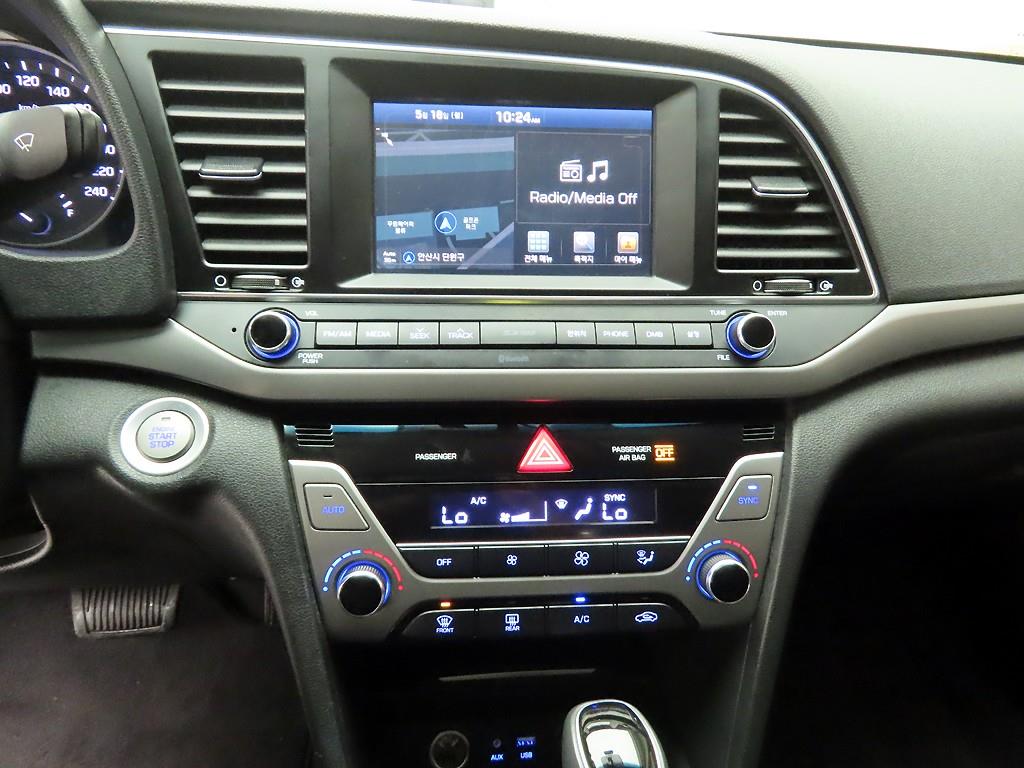 HYUNDAI Avante - Vista 9