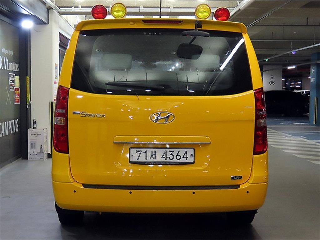 HYUNDAI Starex - Vista 5