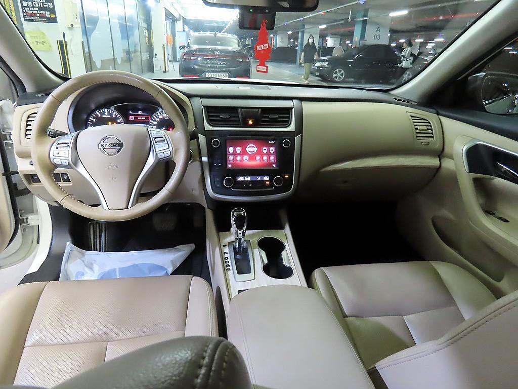 Nissan Altima - Vista 10