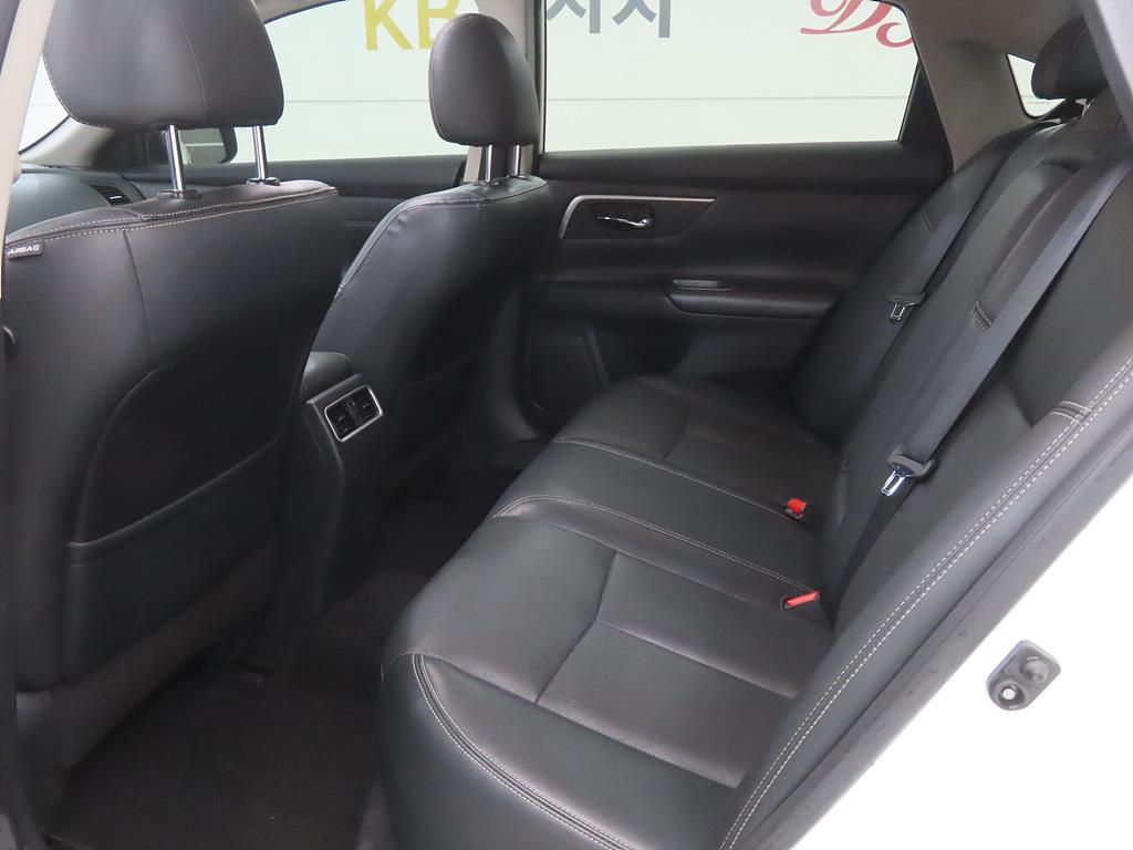 Nissan Altima - Vista 6