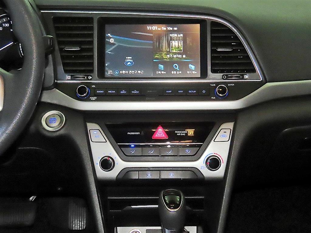 HYUNDAI Avante - Vista 11