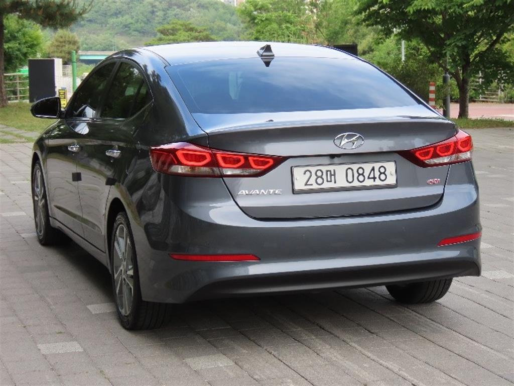 HYUNDAI Avante - Vista 7