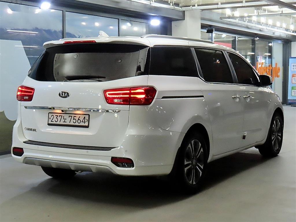 KIA Carnival - Vista 4