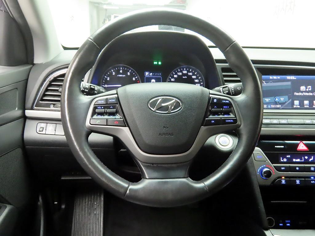 HYUNDAI Avante - Vista 7