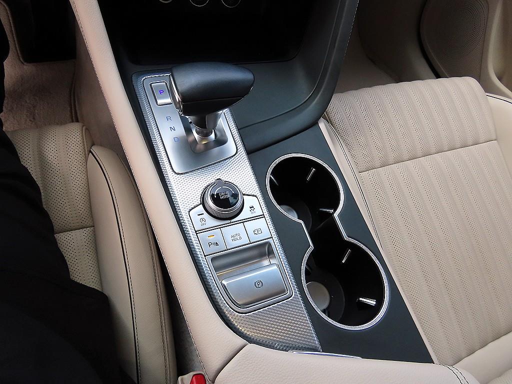 Genesis G70 - Vista 10