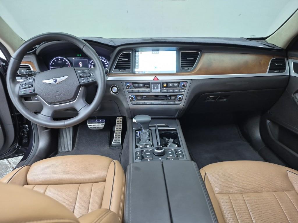 HYUNDAI Genesis - Vista 5