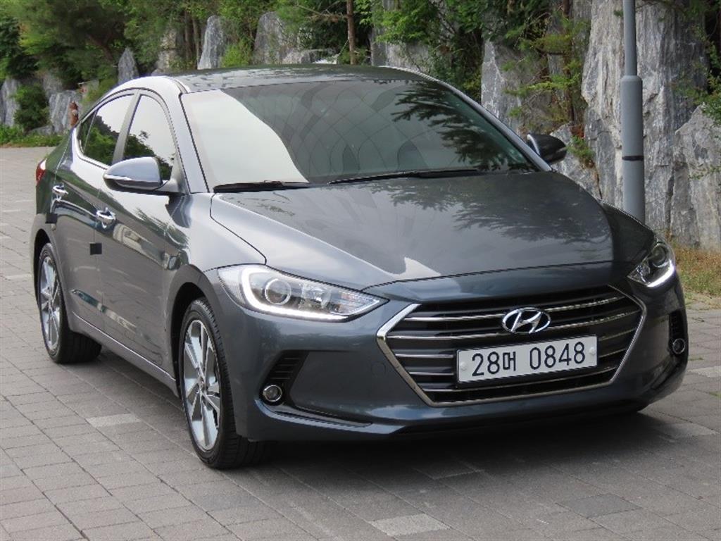 HYUNDAI Avante - Vista 3