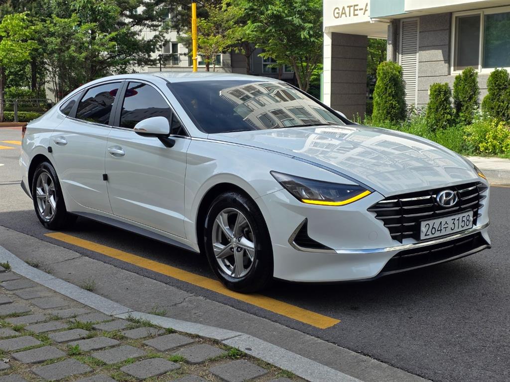 HYUNDAI Sonata - Vista 3