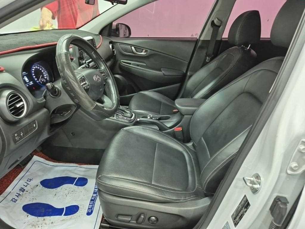 HYUNDAI Kona - Vista 11