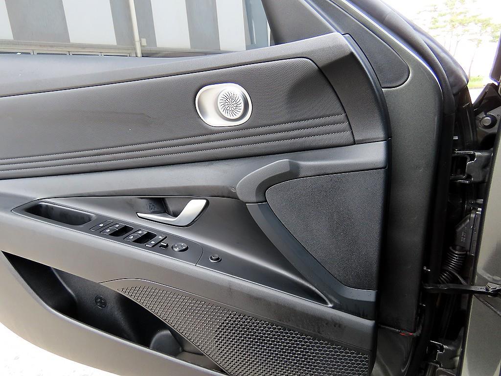 HYUNDAI Avante - Vista 11